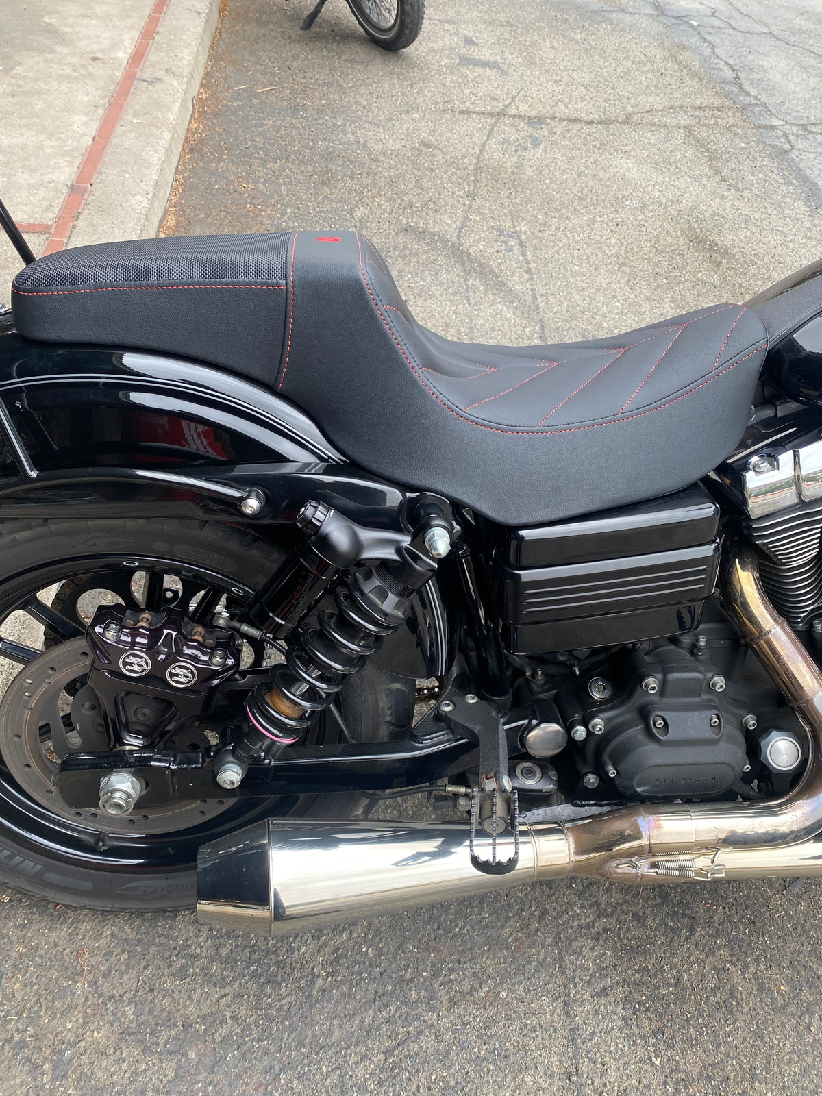 ZERO HOUR Dyna Chevron seat, Red stitching